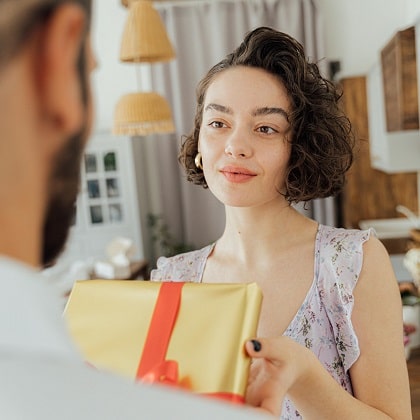 The Gentleman’s Guide to Finding a Gift She’ll Adore