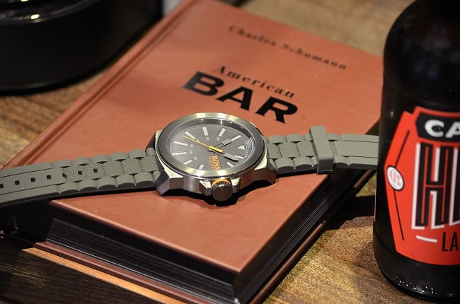 "A unique dial texture giving a rough & unpolished style"